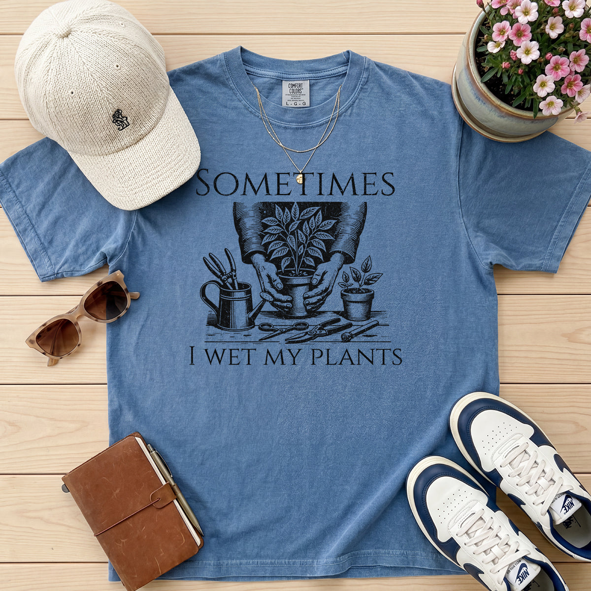 VINTAGE I WET MY PLANTS TEE